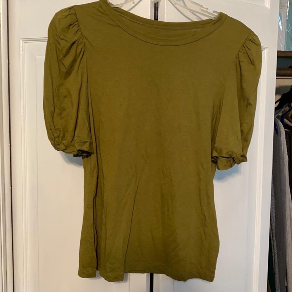 Green puffy sleeve shirt